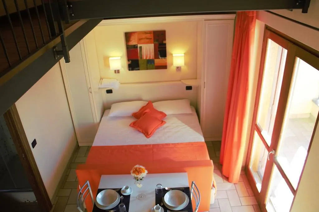 Aparthotel Borgo Castel Savelli Grottaferrata 2*,