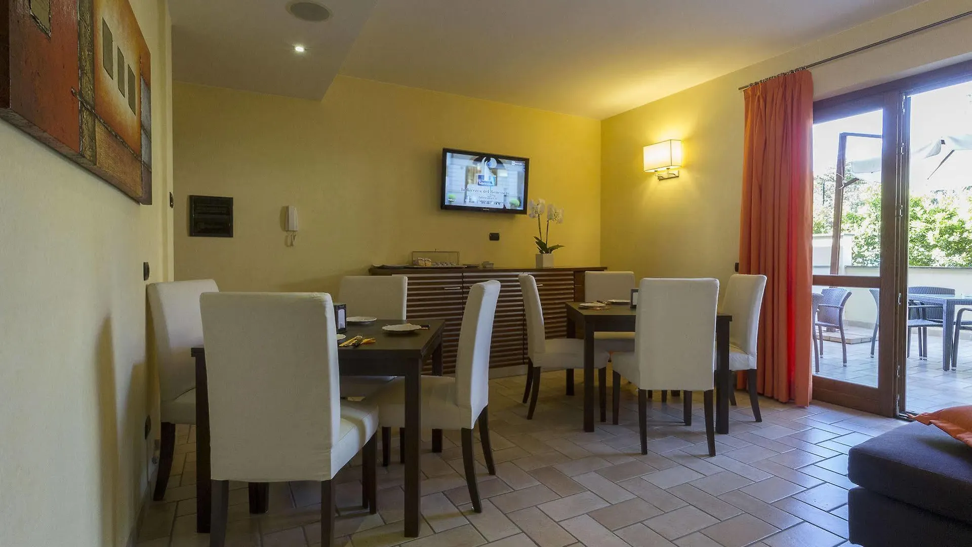 Aparthotel Borgo Castel Savelli Grottaferrata 2*,